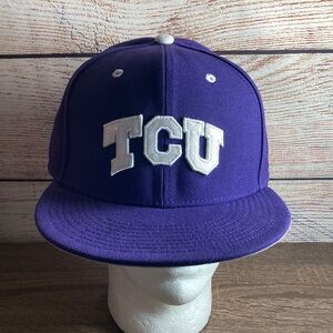 EUC Mens Nike True Fitted 7 3/4 Purple & White Embroidered Hat